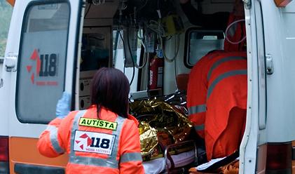 Napoli, paura per una dottoressa del 118 aggredita da un paziente  