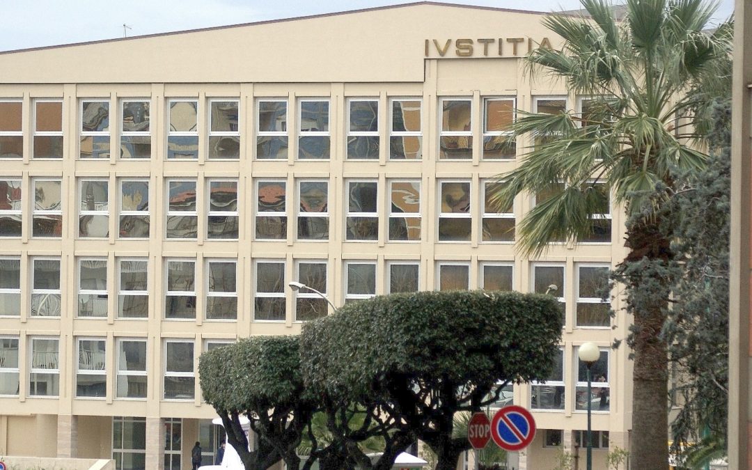 Visite sospette dal dentista e il tribunale
revoca i domiciliari a un imputato