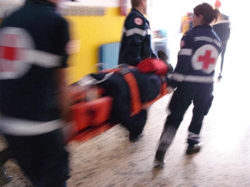 Un uomo muore in spiaggia
Accusa un malore durante il bagno