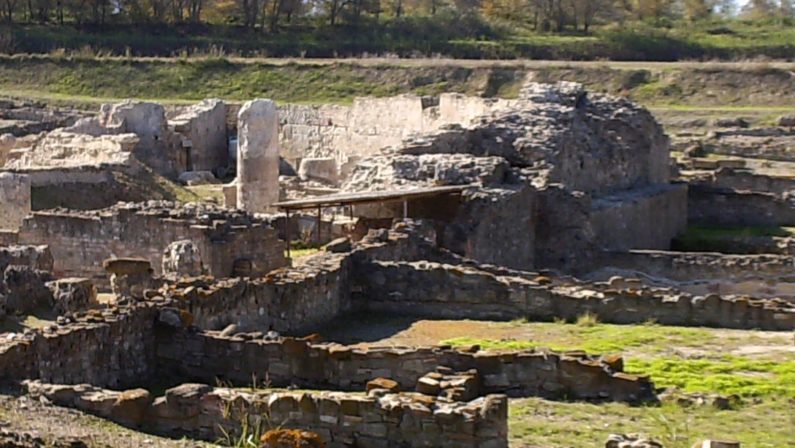 «Nel tesoro di Sibari c'è il futuro della Calabria»
Il ministro Bray rilancia l'impegno per il parco