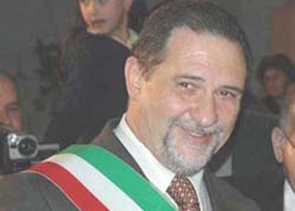 Assunzioni fittizie di braccianti in cambio di voti
Sindaco di Molochio in manette per truffa allo Stato