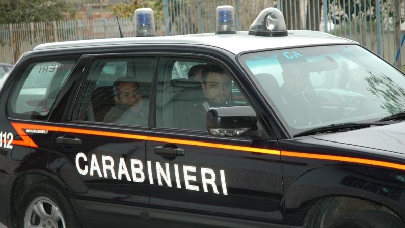 Gli trovano in casa attrezzi di spaccio
Arrestato operaio a Isola Capo Rizzuto