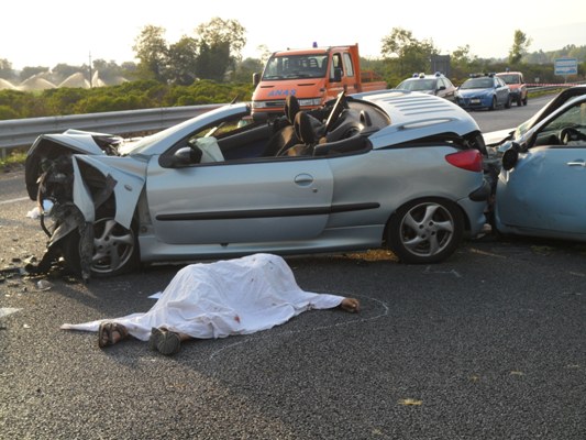 Incidente stradale a Melicucco
Due morti e sei feriti