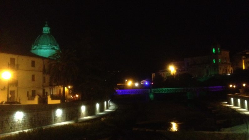 Giochi di colori per illuminare Cosenza