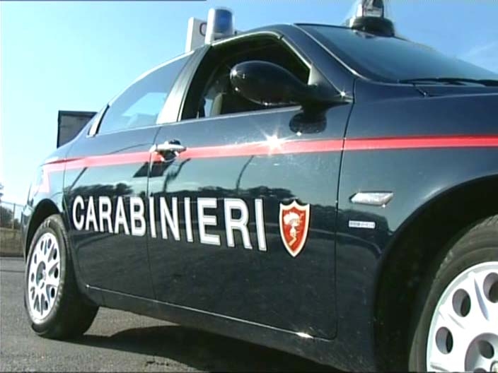 Colpi di pistola contro un auto a Bagnara
e incendiato un Pik-up a Montebello