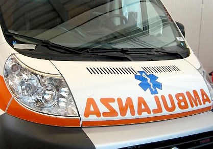 Sbanda e finisce contro un albero della piazzola
Giovane di Lamezia muore sulla Salerno-Reggio