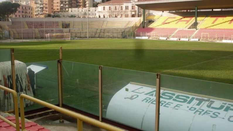 Catanzaro, la saga dei contratti non si ferma
Sequestrati soldi sui conti di tre calciatori