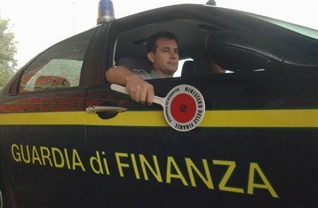Contratti di fitto falsi per ottenere fondi pubblici
Denunciato un imprenditore agricolo nel Crotonese
