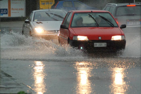 Allerta meteo, pioggia sulla Basilicata con venti di burrasca e rischio mareggiate