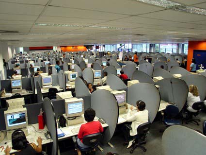 La Cgil lancia l’allarme nei Call Center
«A rischio in Calabria oltre 5 mila lavoratori»