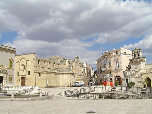 La festa in piazza 
Tortorelli chiede il rinvio, Adduce replica