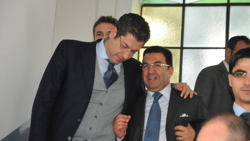 Pdl, Scopelliti raccoglie 37 firme per Alfano
In 22, invece, stanno con Berlusconi e i lealisti