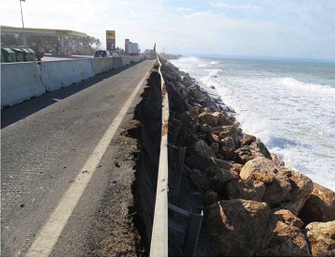 Il mare “assedia” la Statale 18
E la procura fa una ricognizione