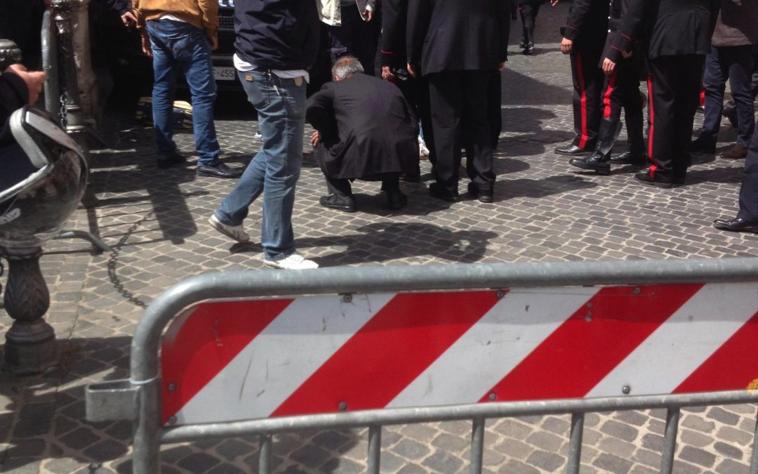 Sparatoria davanti Palazzo Chigi