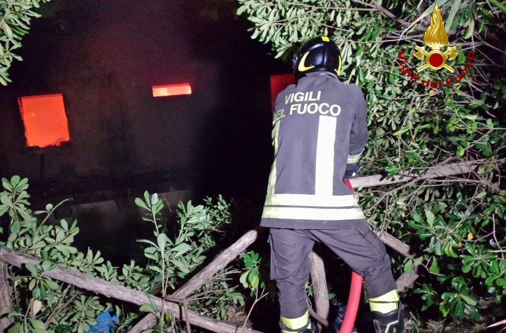 L’incendio del villaggio turistico
la “Baia degli Dei” a Crotone