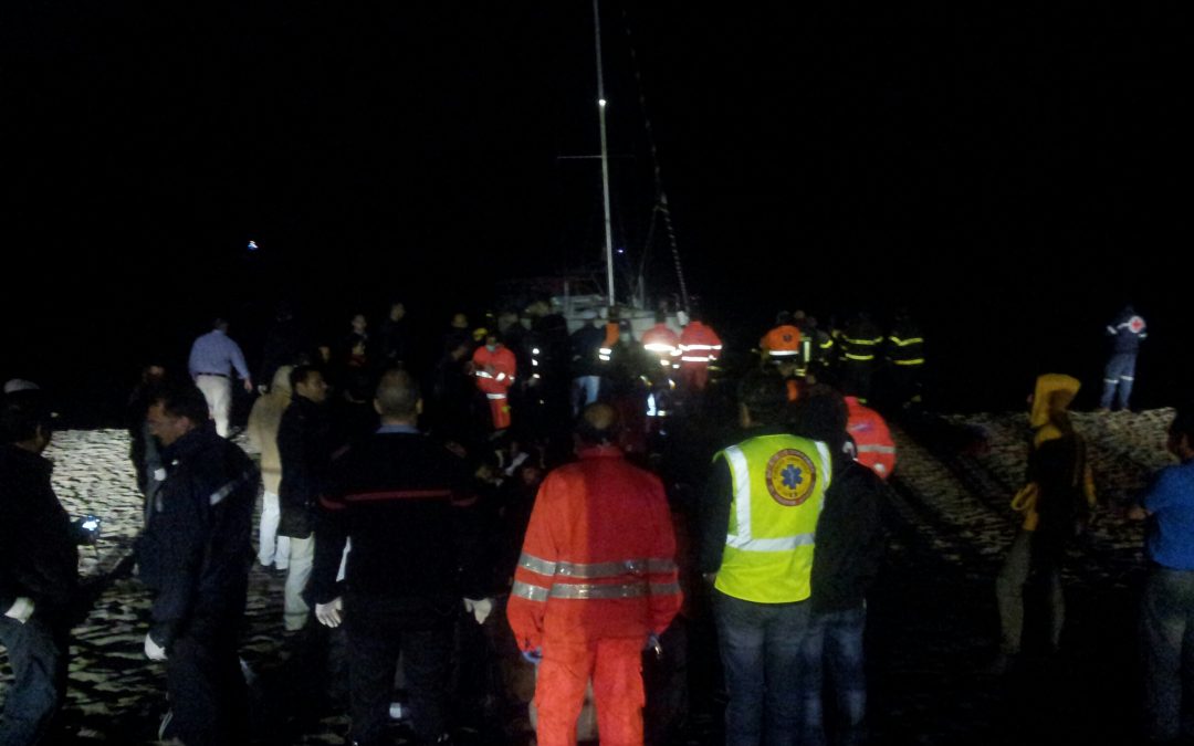 I soccorsi per lo sbarco di immigrati a Botricello