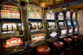 Pisticci, la Guardia di Finanza 
sequestra 73 slot machine