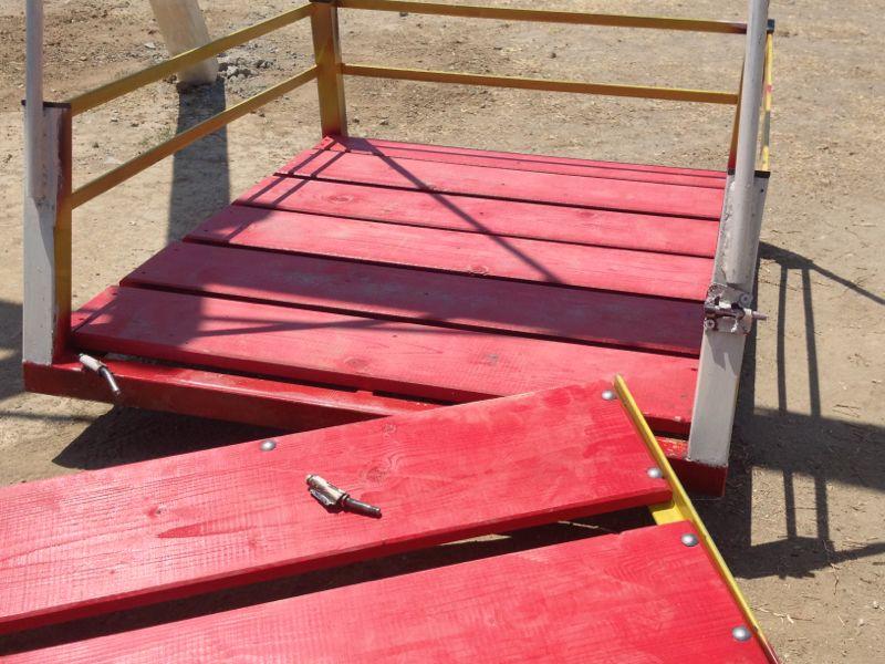 Locri, costruisce altalena per disabili e la dona
al Comune: poche ore e i vandali la distruggono