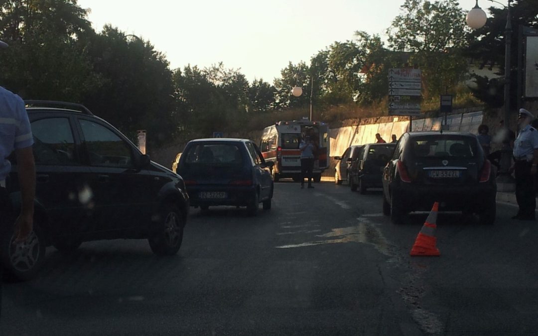 Piccolo incidente a San Rocco 
Tamponamento con feriti lievi
