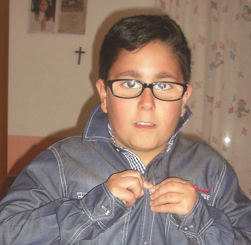 Abbraccio corale per Antonio
Ai funerali palloncini e poesie degli amici