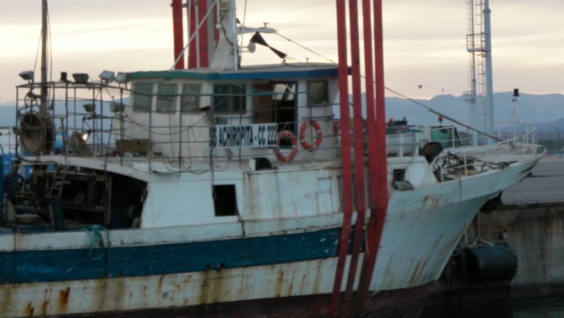 Le foto dell’operazione di recupero
del peschereccio affondato a Corigliano