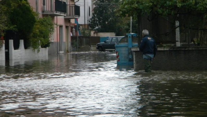 Una notte di piogge e Schiavonea
torna a trasformarsi in Venezia