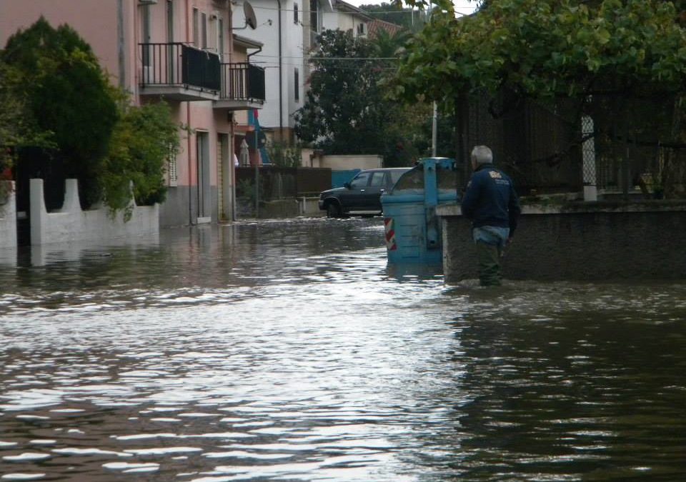 Una notte di piogge e Schiavonea
torna a trasformarsi in Venezia