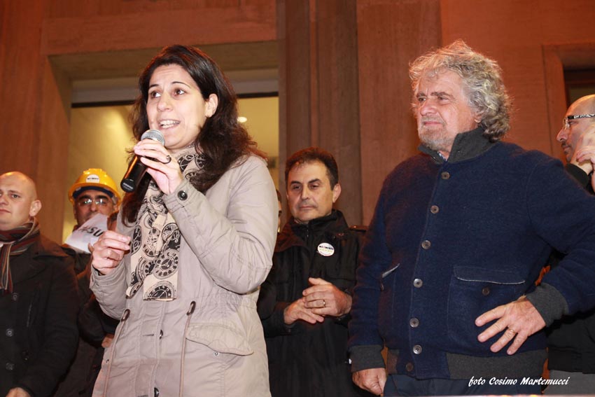 Fischi del M5S durante il comizio di Epifani
Forte tensione nella piazza di Matera