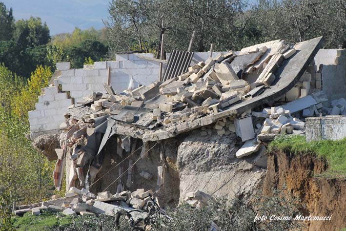 Maltempo, la frana a Montescaglioso
La giunta chiede lo stato d'emrgenza