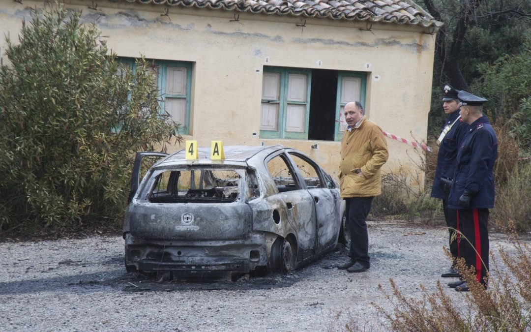 Cassano, trovati i corpi carbonizzati di tre persone C’è anche un bambino, si pensa ad una vendetta