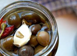 Sequestrati 60 barattoli di olive in salamoia
Erano privi di etichetta