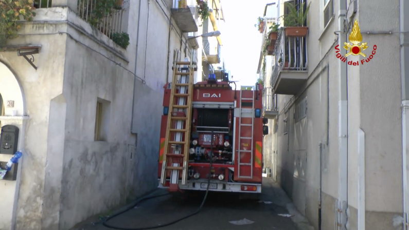 Fiamme in un appartamento: salve due famiglie
svegliate dal fumo appena in tempo per la fuga