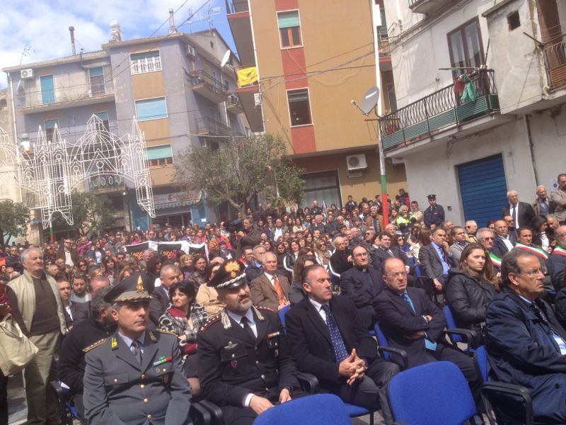 Le foto dell’inaugurazione del monumento a Lea
Presente a Petilia anche il ministro Lanzetta