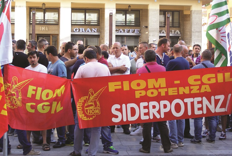 «Noi non siamo come Taranto»
La lunga giornata degli operai
