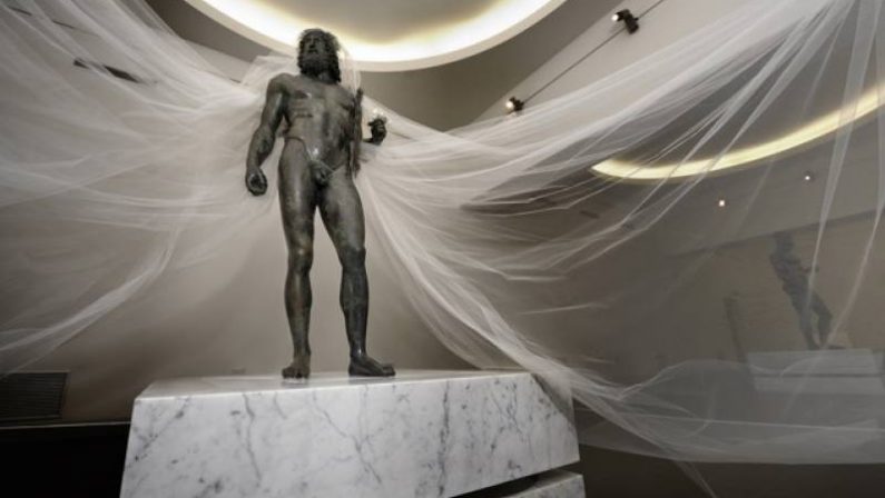 Il servizio fotografico shock di Gerald Bruneau
sui Bronzi di Riace al Museo di Reggio Calabria