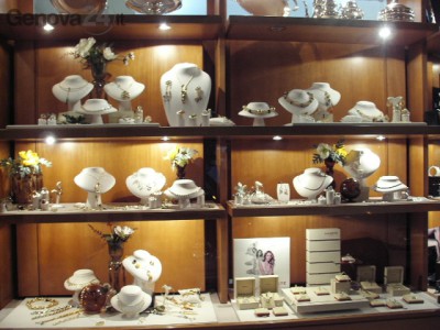 Cosenza, gioielleria vendeva oggetti preziosi rubati
I proprietari li hanno riconosciuti su internet