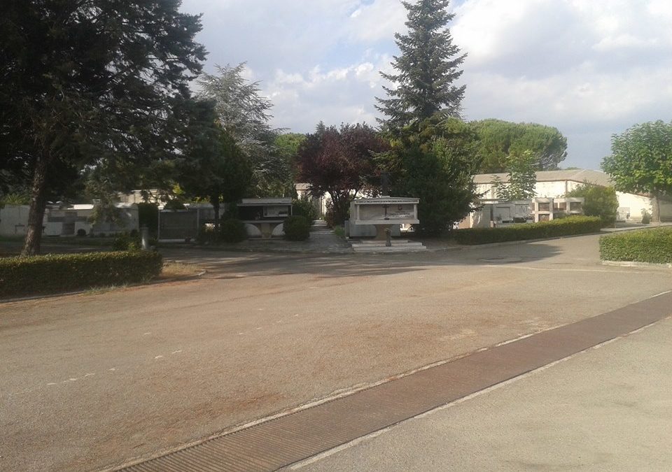 Il cimitero comincia a riaccendersi
Ripristinata in parte l’illuminazione