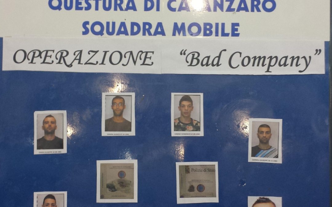 La droga davanti alle scuole, 9 arresti a Catanzaro
Ragazzi costretti a rubare preziosi in casa per pagare