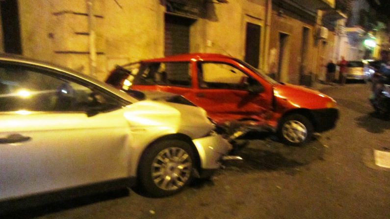 Inseguimento dei carabinieri finisce nel dramma a Bovalino
Le immagini dello scontro tra le auto coinvolte