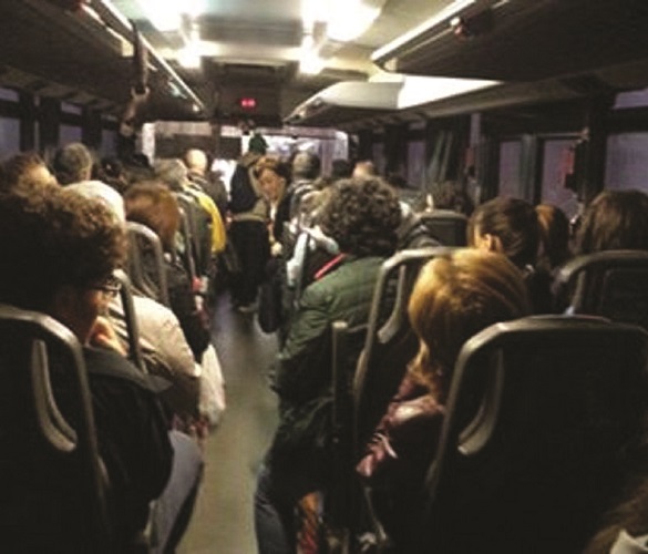 Studenti pendolari ammassati sul bus
I genitori scrivono agli entri preposti