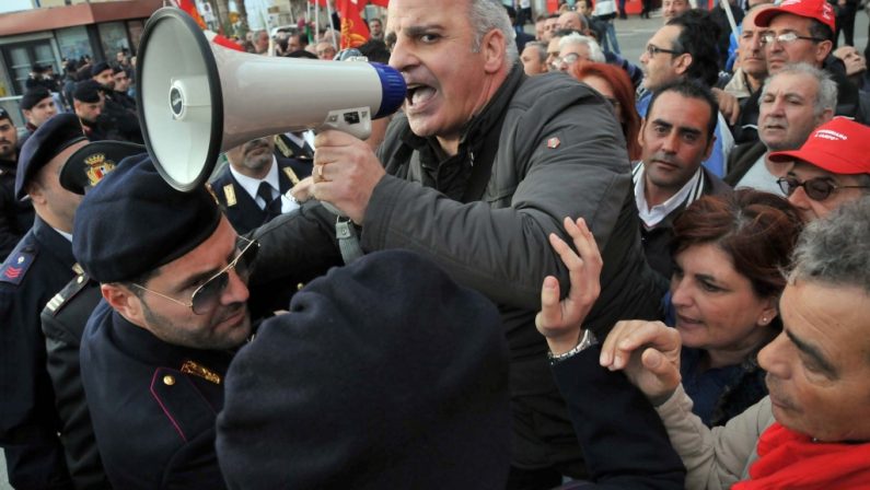 Renzi: “Bisogna rimboccarsi le maniche
ma riusciremo a cambiare questa regione”