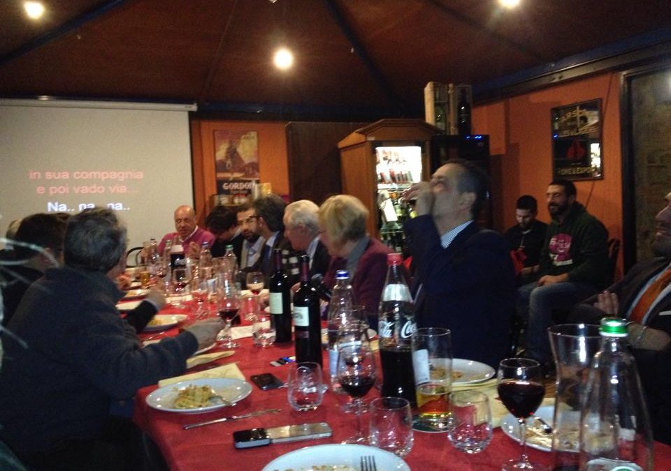 Cena di auguri per la giunta regionale
Brindisi e karaoke in un locale di Pignola