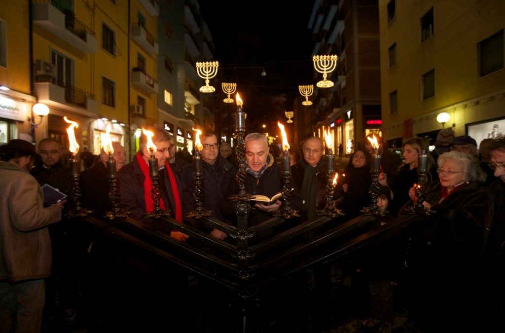 Ebraismo, Cosenza celebra la Chanukkah
Messaggio di pace per la festa della luce