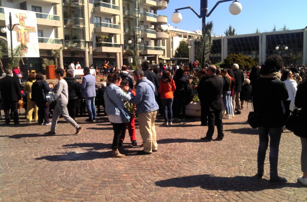 Domenica delle Palme celebrata in Calabria
A Rende piazza stracolma e appello alla solidarietà