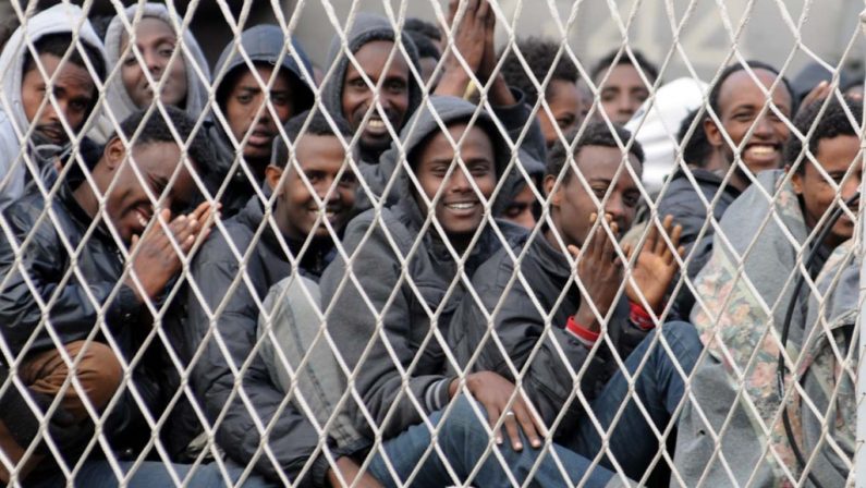 Naufragio in mare, immigrati nel porto di Reggio
Giunti anche una neonata e un cadavere