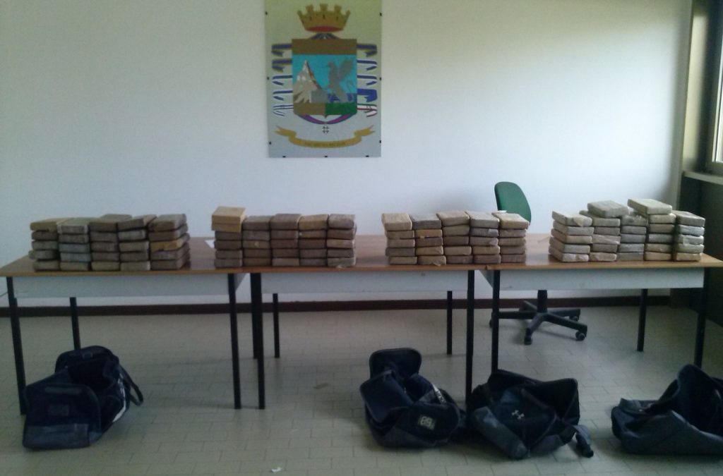 Nel carico di mandorle c’erano 91 chili di cocaina
Scoperta da 20 milioni nel porto di Gioia Tauro