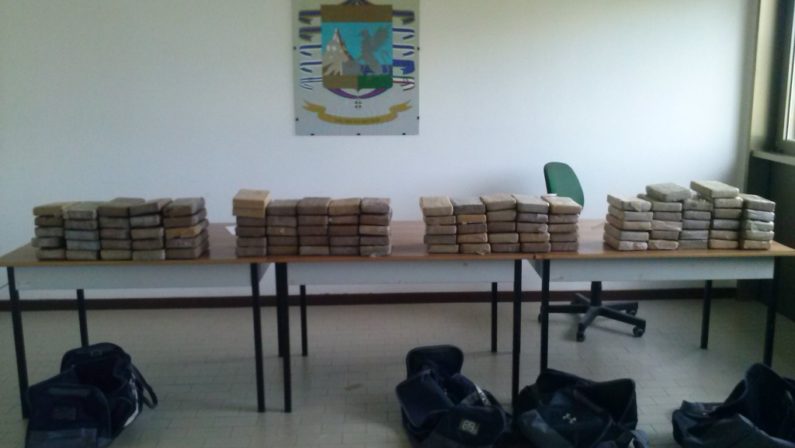Nel carico di mandorle c'erano 91 chili di cocaina
Scoperta da 20 milioni nel porto di Gioia Tauro