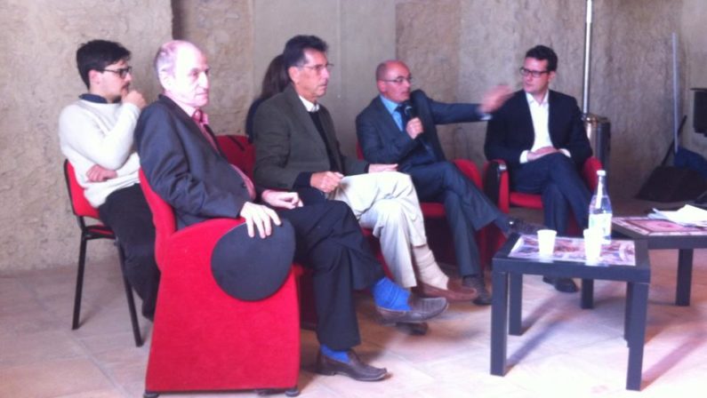 Vibo, Mosler e Parguez lanciano l'idea di una nuova economia
per far ripartire l'Italia anche fuori dall'Unione europea
