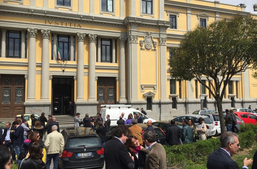 Allarme bomba al tribunale di Catanzaro
Arrivano gli artificieri, pericolo scampato