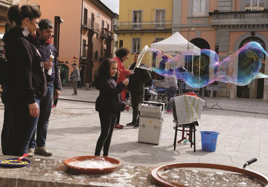 La festa fatta di giochi e merende
Filo conduttore l’ecologia e il riciclo